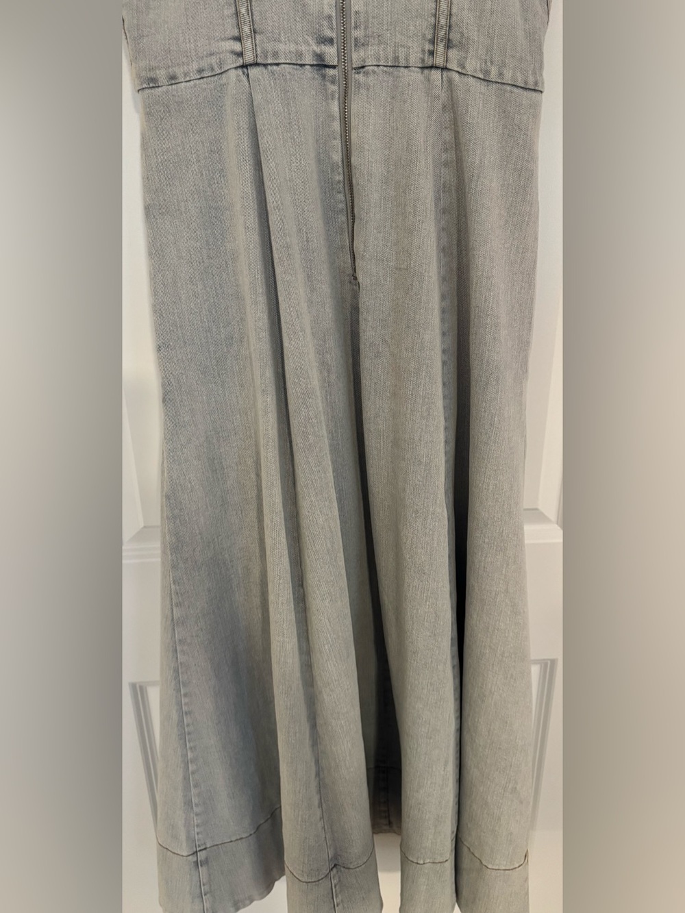 Like New! Bardot Light Wash Denim Corset Midi Dress/ Size 6 - Picture 8 of 9